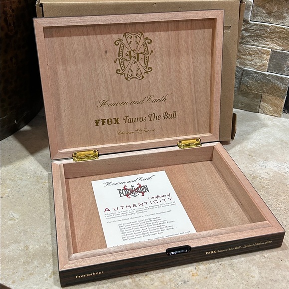 PROMETHEUS FFOX TAUROS THE BULL cigar humidor 2020 Limited Edition Fuente Opus X - Picture 9 of 12